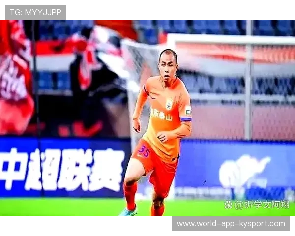 青年出道：新人前锋连续进球获教练力挺进一队名单，前锋出身的教练