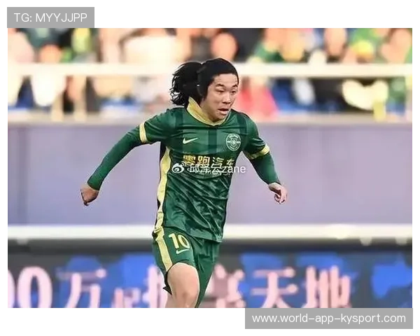 李提香身披辽宁铁人球衣正式报到，助力沈阳足球中场升级